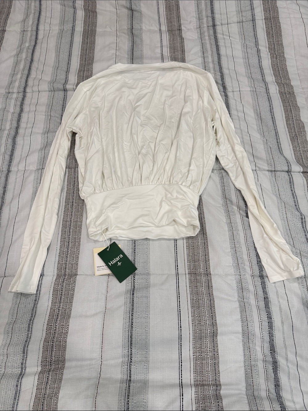 *NWT* HALARA White Long-Sleeve Cinched-Waist Tee - Picture 3 of 5